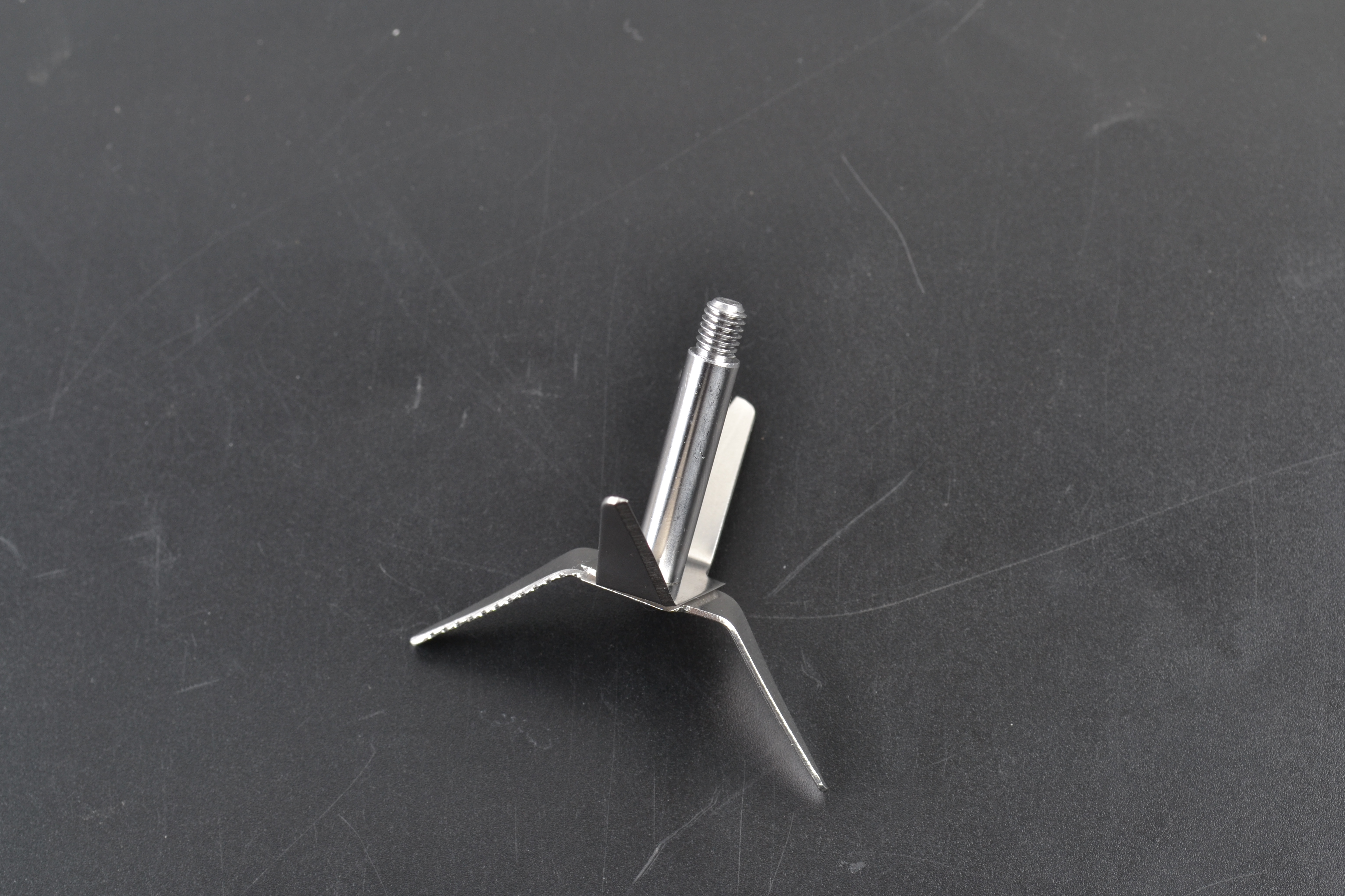 Blade - B20040001
